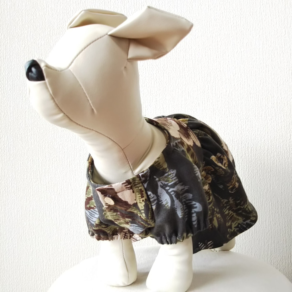 犬服・ウール混コットンビエラプリント生地を使った小型犬サイズラグランスリーブワンピース 2枚目の画像