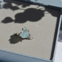 ブルーアクアマリン原石の指輪  リング  SV925  フリーサイズ  大きいサイズ  10号〜19号 ネコポス送料無料 3枚目の画像