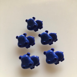 アンティーク ボタン 5個　ビンテージ 昭和 レトロ 個性的 ハンドメイド素材 日本製 ポップ アクセ カバ　青　ブルー 3枚目の画像