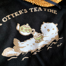 【６月初旬発送】Otter's Tea Time Tシャツ（ブラック）｜ラッコ〔動物シリーズ〕 7枚目の画像