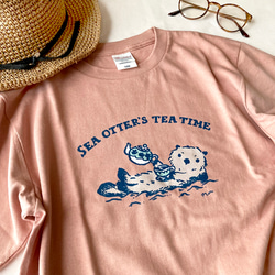 【８月下旬発送】Otter's Tea Time Tシャツ（ピンク）｜ラッコ〔動物シリーズ〕 5枚目の画像