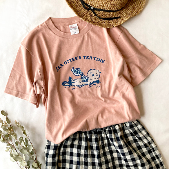 【８月下旬発送】Otter's Tea Time Tシャツ（ピンク）｜ラッコ〔動物シリーズ〕 1枚目の画像