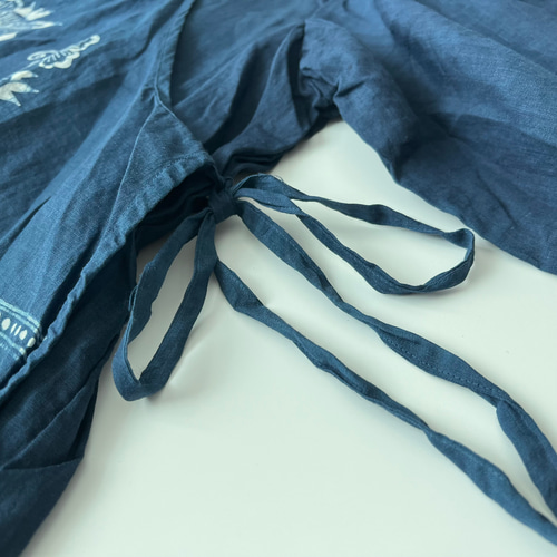 シームポケット付き　有松絞りロングワンピース　シンプル　藍染木綿　丸紋 AZUL BY MOUSSY ロングデニムワンピース L/BLU1 -ファッション