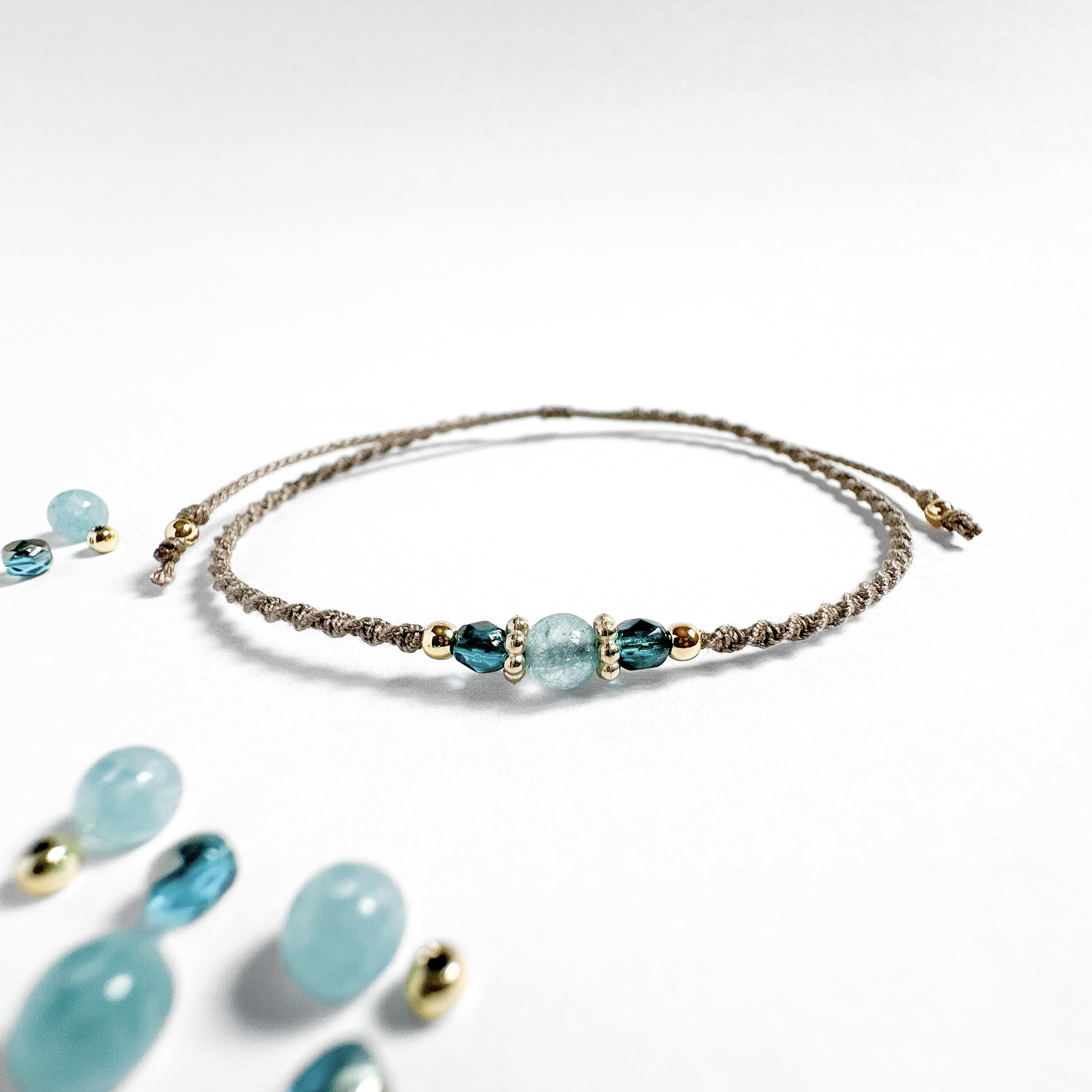 3月誕生石】アクアマリンの天然石ブレスレット *一粒の藍玉