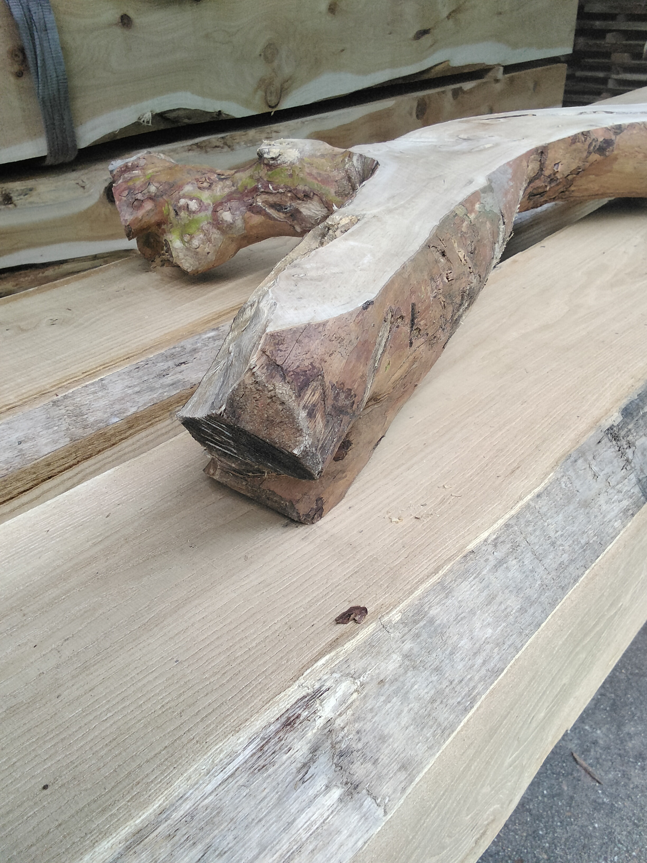 飾り物台　素材