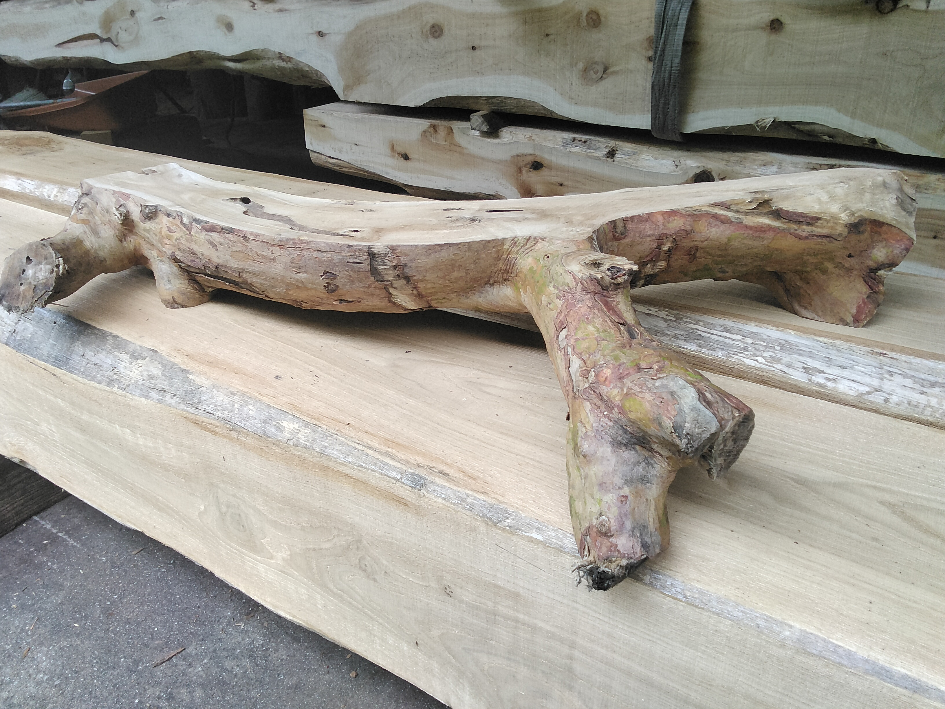 飾り物台　素材