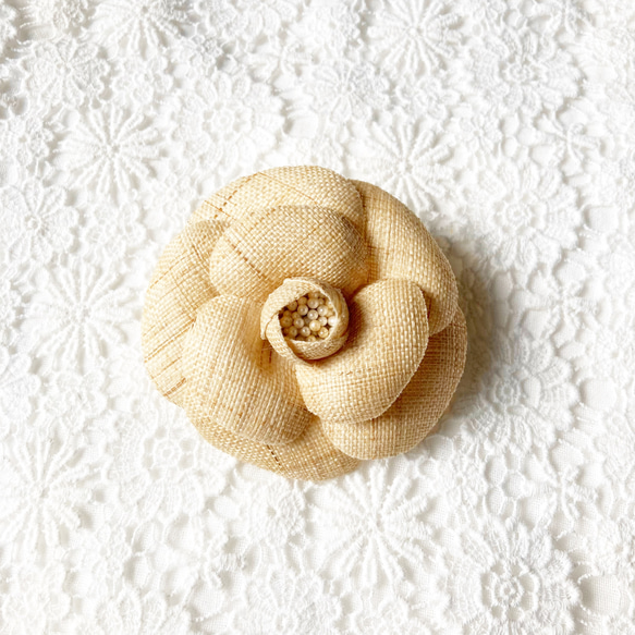 上品な麻のナチュラルコサージュ カメリアブローチ コサージュ