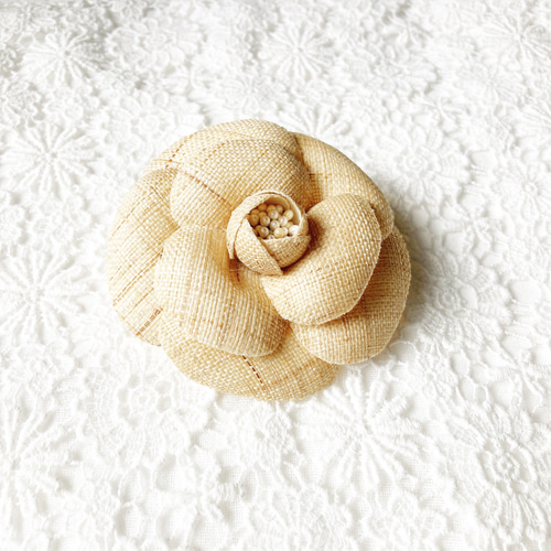 上品な麻のナチュラルコサージュ カメリアブローチ コサージュ