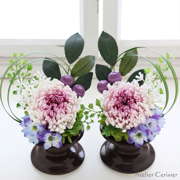 【特割】輪菊の仏花 Ｓサイズ（紫白菊）一対（2個1セット）お供え花 プリザーブドフラワー 1枚目の画像
