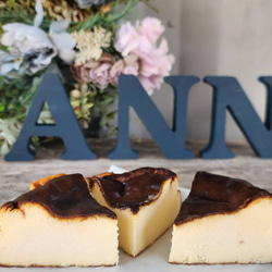 バスクチーズケーキ　フランス産クリームチーズルガールを使用 1枚目の画像