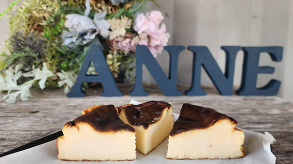 バスクチーズケーキ　フランス産クリームチーズルガールを使用 1枚目の画像