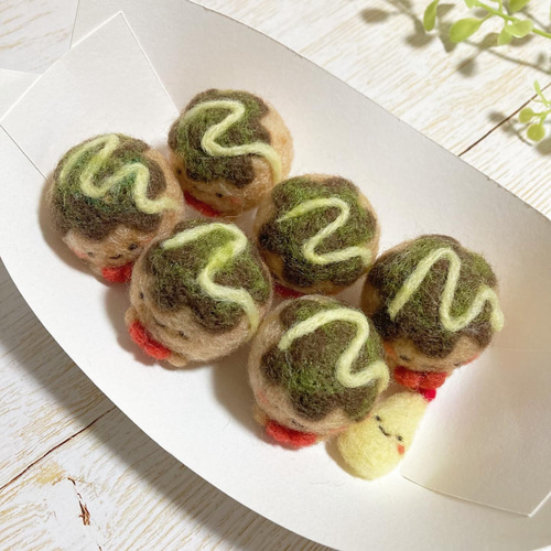 オーダー受付中❤️羊毛フェルト　たこ焼きNO2 マヨがとろ〜り 羊毛フェルトのベイビーたこやキーホルダー ハートの