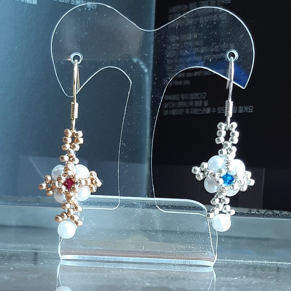 フックピアスイヤリングのペア ﻿揺れるピアス ビーズ 結晶  真珠 pearl beads Earrings 7枚目の画像
