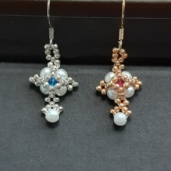 フックピアスイヤリングのペア ﻿揺れるピアス ビーズ 結晶  真珠 pearl beads Earrings 5枚目の画像
