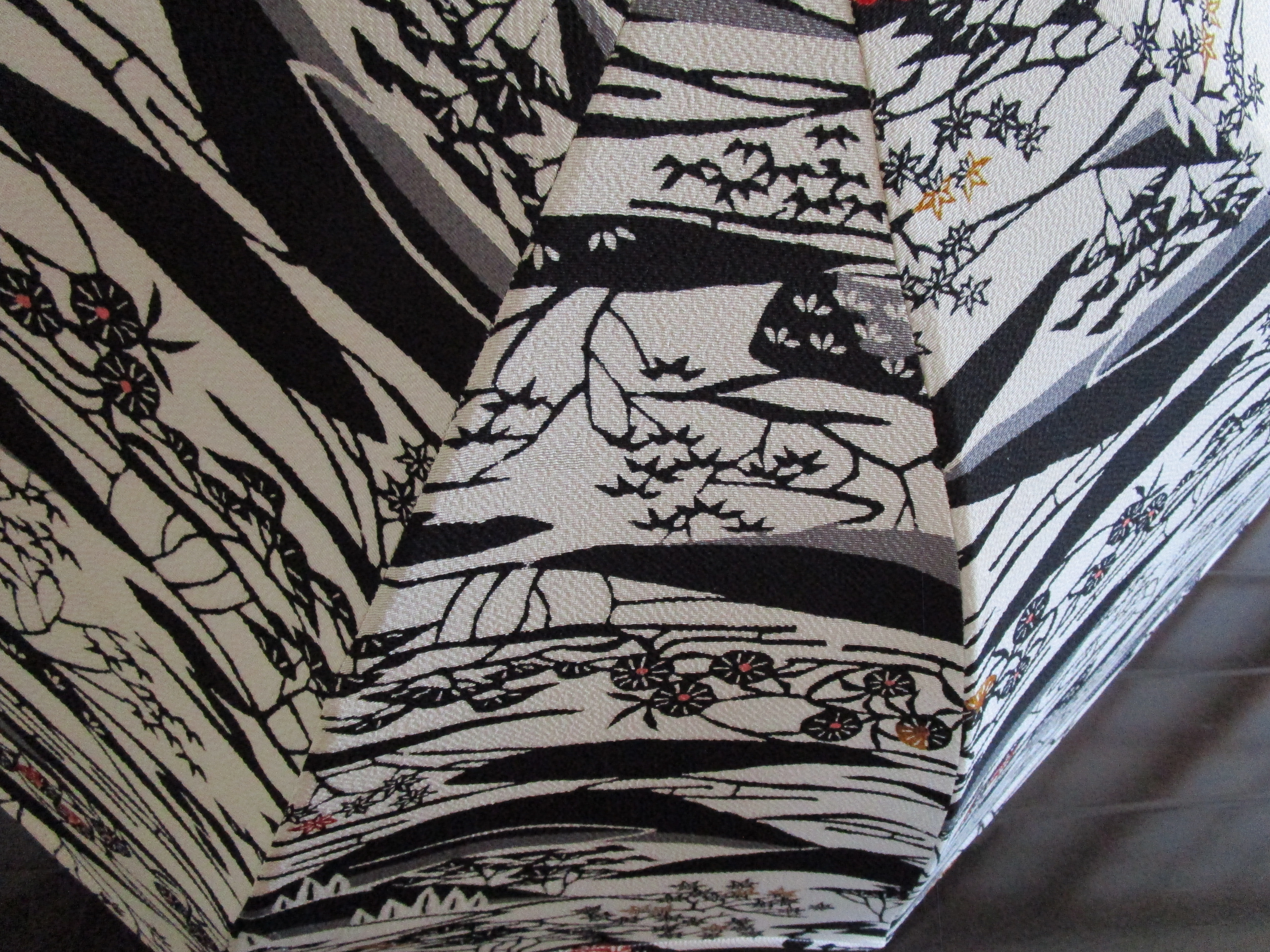 ちりめん生地の日傘（傘袋付き）