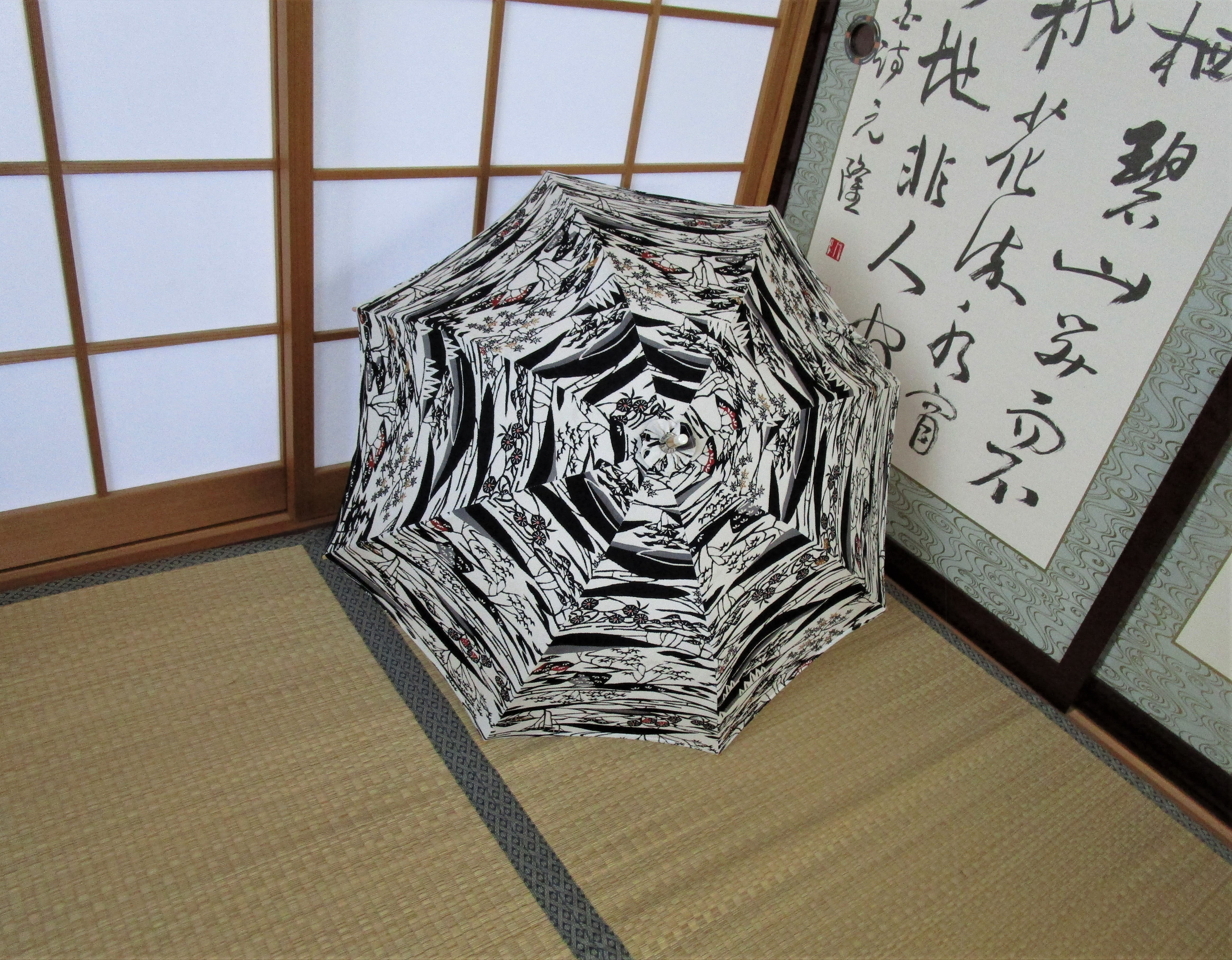 ちりめん生地の日傘（傘袋付き）