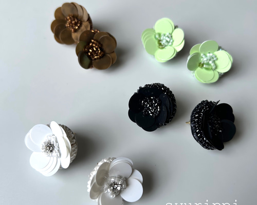 ドーナツフラワー☆スパンコールのビーズ刺繍ピアス・イヤリング