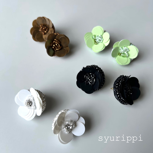 ドーナツフラワー☆スパンコールのビーズ刺繍ピアス・イヤリング