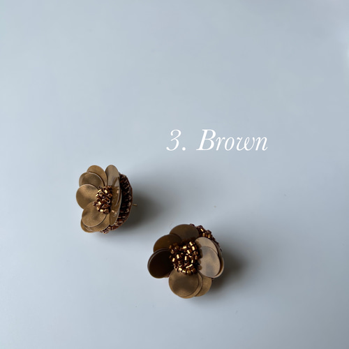 ドーナツフラワー☆スパンコールのビーズ刺繍ピアス・イヤリング