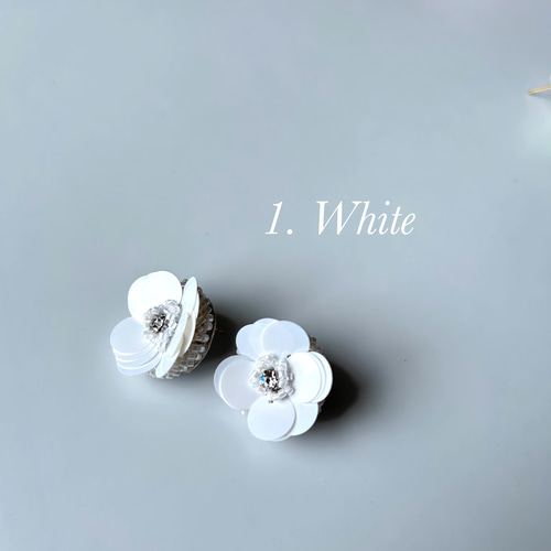 ドーナツフラワー☆スパンコールのビーズ刺繍ピアス・イヤリング