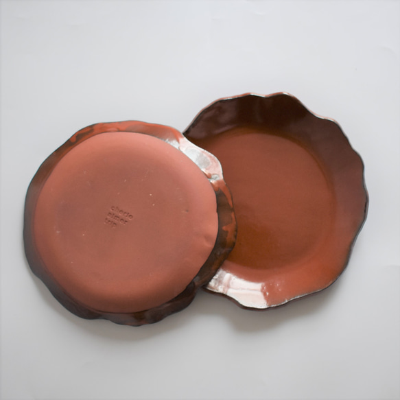 お花のような丸い大皿(赤/黒/光沢/赤土) 9枚目の画像