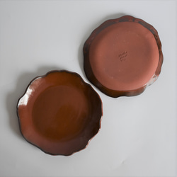 お花のような丸い大皿(赤/黒/光沢/赤土) 18枚目の画像