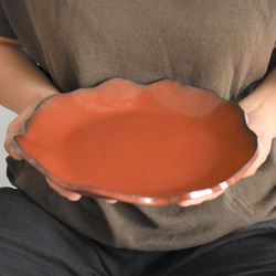 お花のような丸い大皿(赤/黒/光沢/赤土) 14枚目の画像
