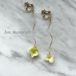 揺れる紫陽花ピアス／green／ピアス・イヤリング 1枚目の画像