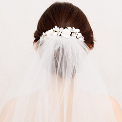 MA148  ブライダル ウェディング バックカチューシャ ホワイトフラワー ヘッドアクセサリー 結婚 和装 髪飾り 1枚目の画像