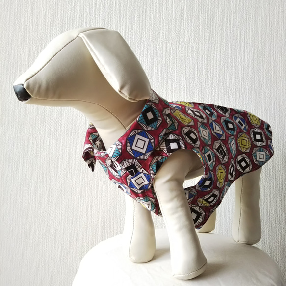 犬服・綿アフリカンプリント生地を使った小型犬サイズノースリーブシャツ 2枚目の画像