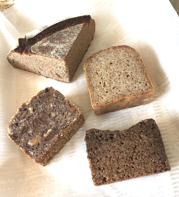 食物繊維豊富！健康と美容にオススメ:ドイツパンセット[S]国産小麦全粒粉100%の食パンとオーガニックのぶどうパン 1枚目の画像