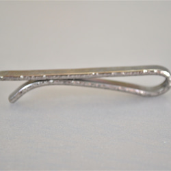 titanium tie bar・純チタンネクタイピン・荒し鎚目・光と若草 3枚目の画像