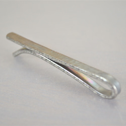 titanium tie bar・純チタンネクタイピン・荒し鎚目・光と若草 4枚目の画像