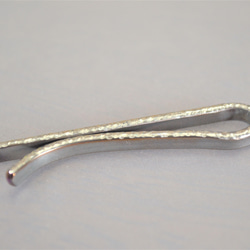 titanium tie bar・純チタンネクタイピン・荒し鎚目・光と若草 2枚目の画像