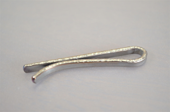 titanium tie bar・純チタンネクタイピン・荒し鎚目・光と若草 2枚目の画像