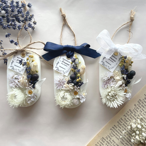 淡いお色のデルフィニウムとホワイトブルーのサシェ / アロマワックス