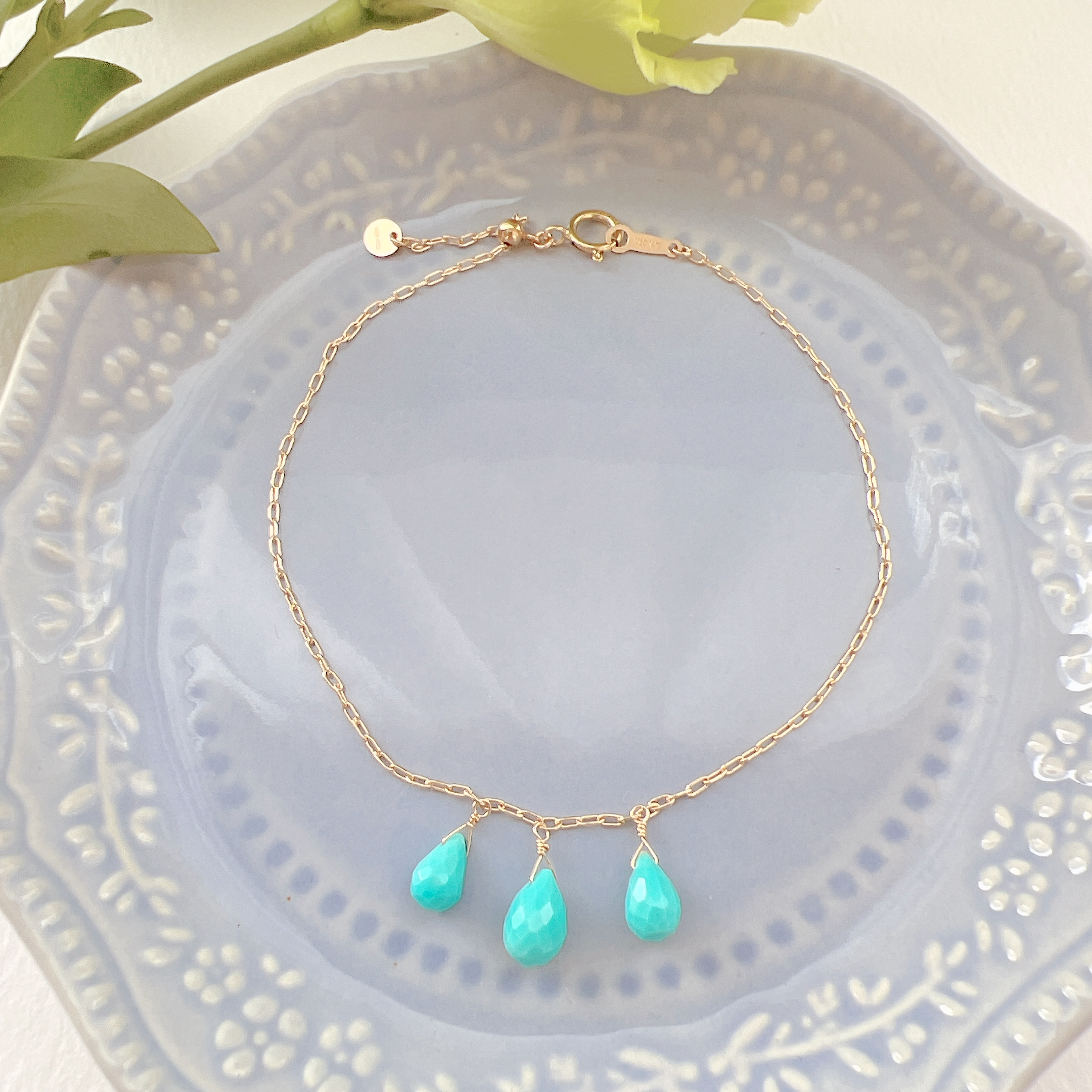 〜長さ調節可能〜　スリーピングビューティーターコイズ、ドロップカットのブレスレット