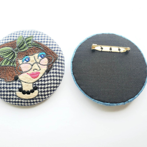 ロラライハリスの大きな刺繍ブローチ ブローチ Eiko『木綿 ロラライハリスの大きな刺繍ブローチ ブローチ Eiko『木綿
