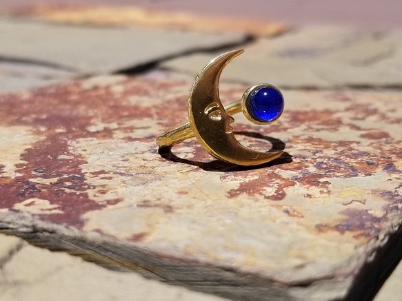 【太陽と月シリーズ】cobalt blue×brass gold　フェイスムーン　とろけるシーグラスリング 5枚目の画像
