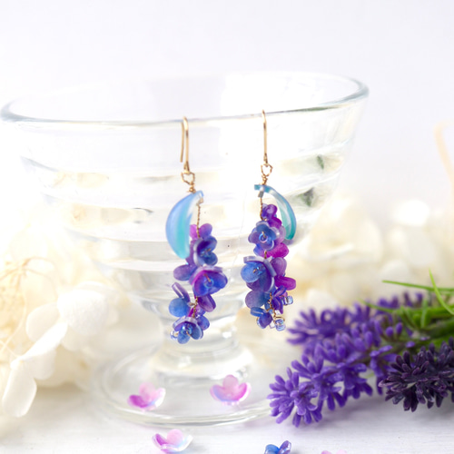 ラベンダーのピアス／イヤリング 花、ギフト ピアス（フック・チェーン 