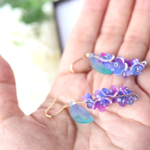 ラベンダーのピアス／イヤリング （花、紫、パープル、青、ブルー
