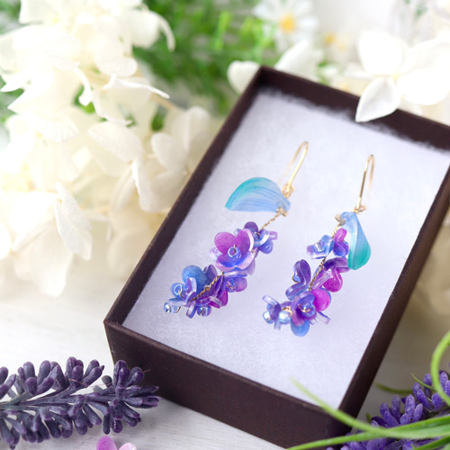 ラベンダーのピアス／イヤリング 花、ギフト ピアス（フック・チェーン 