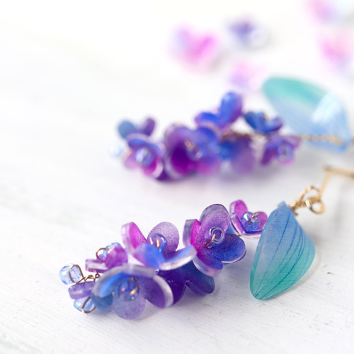 ラベンダーのピアス／イヤリング 花、ギフト ピアス（フック・チェーン 