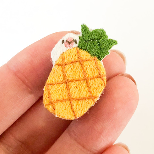 刺繍ブローチ｜文鳥とパイナップル《受注生産》 ブローチ atti 通販