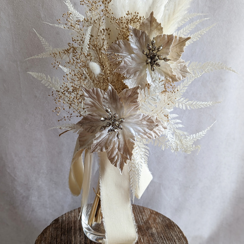 ホワイト＆ゴールドが華やかなポインセチアのクリスマスドライフラワー