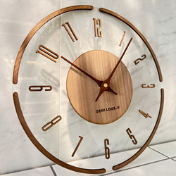 クリアな木製壁掛け時計 ナチュラルモダン風 1枚目の画像