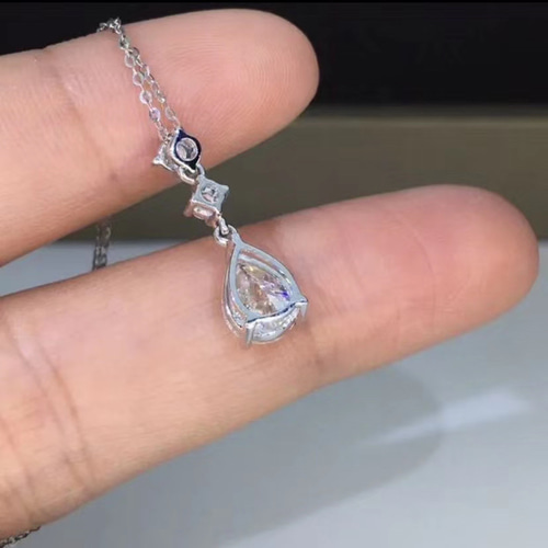 newデザイン】1カラット ペアシェイプ モアサナイト ネックレス k18WG  