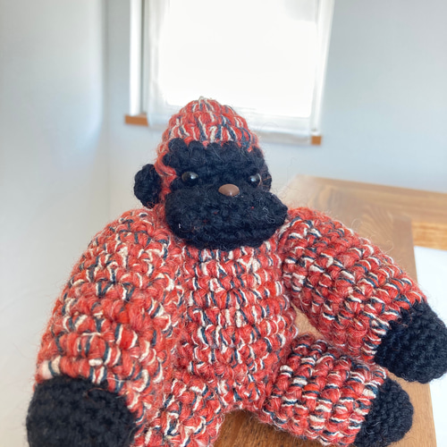 ミニミニ　あみぐるみ　お座りゴリラさん ミニミニ あみぐるみ カラフル ゴリラさん 3個セット - メルカリ