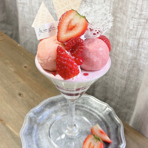 たっぷりイチゴとチョコのコラボパフェ フェイクスイーツ
