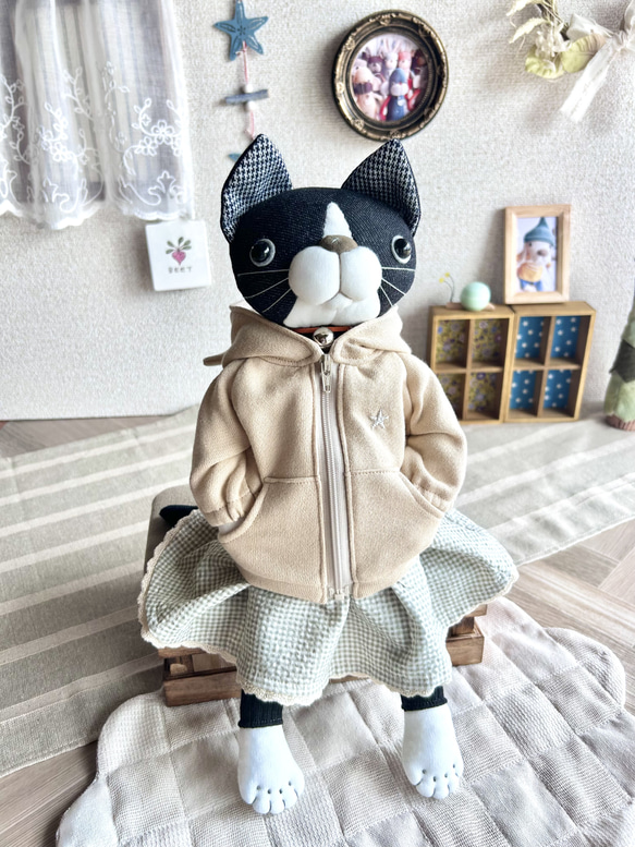 【選べるねこちゃんと耳つきパーカーと袖無しフリルワンピのセット❗️】靴下ぬいぐるみ 3枚目の画像